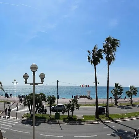 Carre D Or Face A La Nizza
