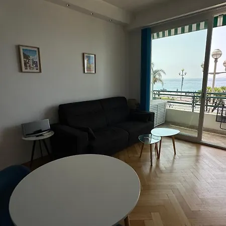Carre D Or Face A La Nizza