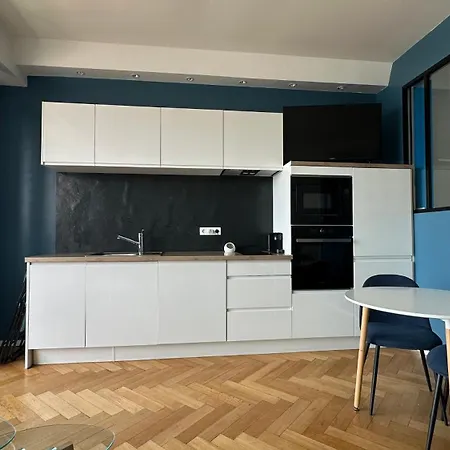 Carre D Or Face A La Nice