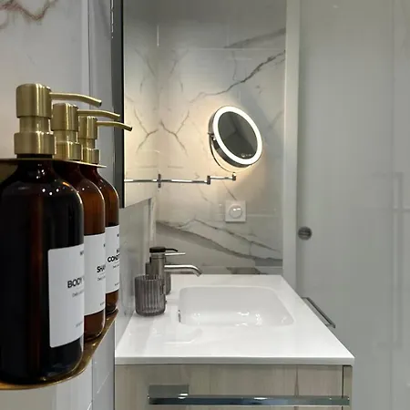 Carre D Or Face A La