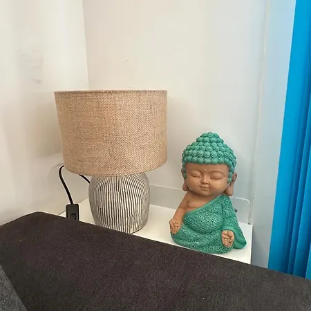 Carre D Or Face A La