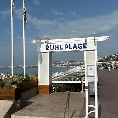 Apartman Carre D Or Face A La *